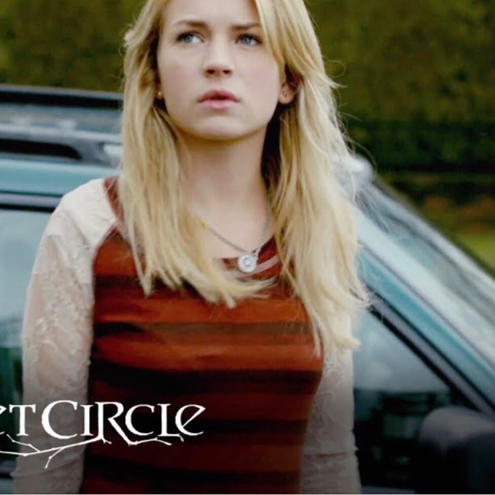 Cassie Blake from the secret circle top